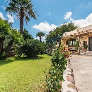 https://villa-con-immenso-giardino.in-sardinia.net